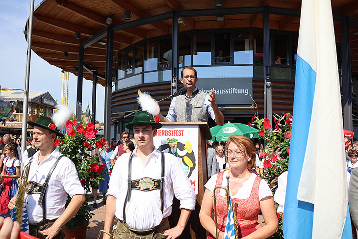 Oberbürgermeister Andreas März eröffnete das Herbstfest Rosenheim 2024 (©Foto:Martin Schmitz)